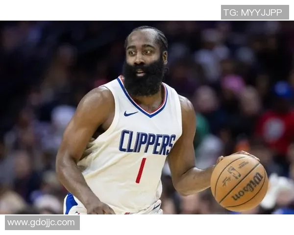 哈登与足球巨星合影互动视频曝光展现跨界友情与运动魅力 哈登与足球巨星合影互动视频曝光展现跨界友情与运动魅力