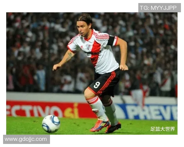 堕落绿茵梦破碎的天才前锋在迷失与救赎之间寻找自我 堕落绿茵梦破碎的天才前锋在迷失与救赎之间寻找自我