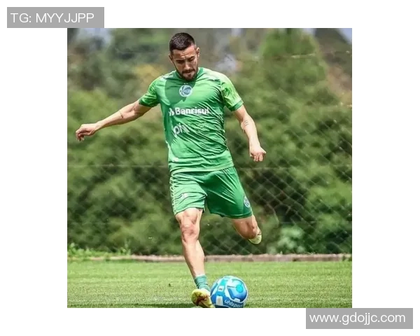 球场之上风采无限 足球帅气球星盘点与魅力解析