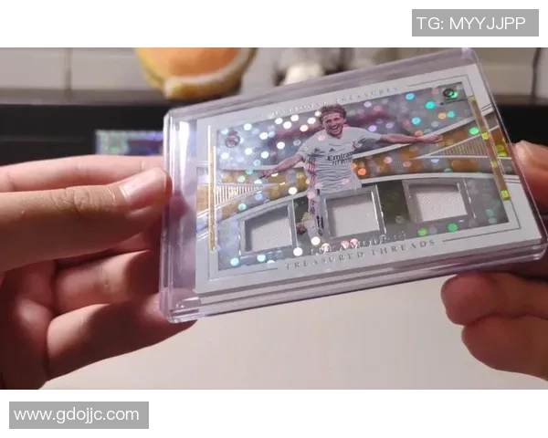 粤语拆解足球球星卡技巧分享 体验收藏与开包的乐趣