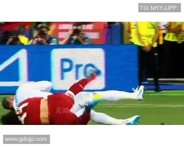 足球巨星遭袭击不幸遇害事件震惊世界足坛各界反应激烈