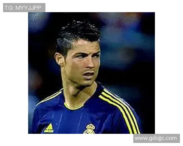 足球球星的品德与职业精神：成就辉煌的背后故事与社会责任